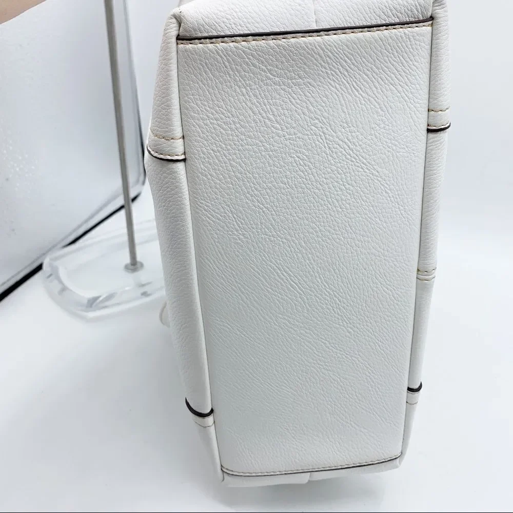 White Hobo Bag w/chunky Silver Rings‎